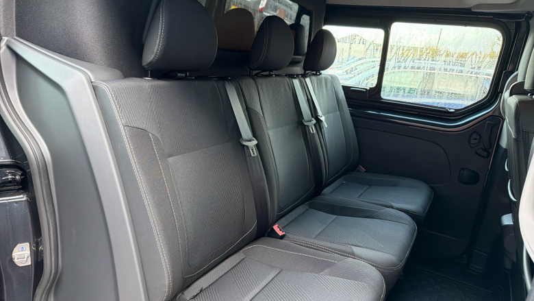 Nissan Primastar 30 L2 Diesel 2.0 dCi 130ps H1 Tekna Crew Van